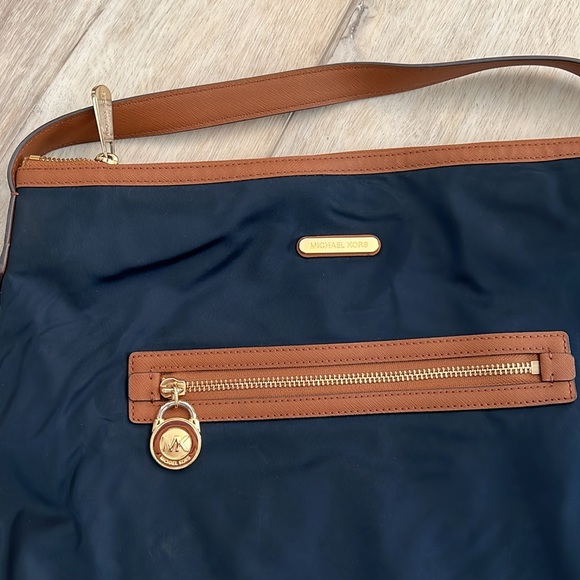 Navy Michael Kors crossbody purse - Picture 2 of 9